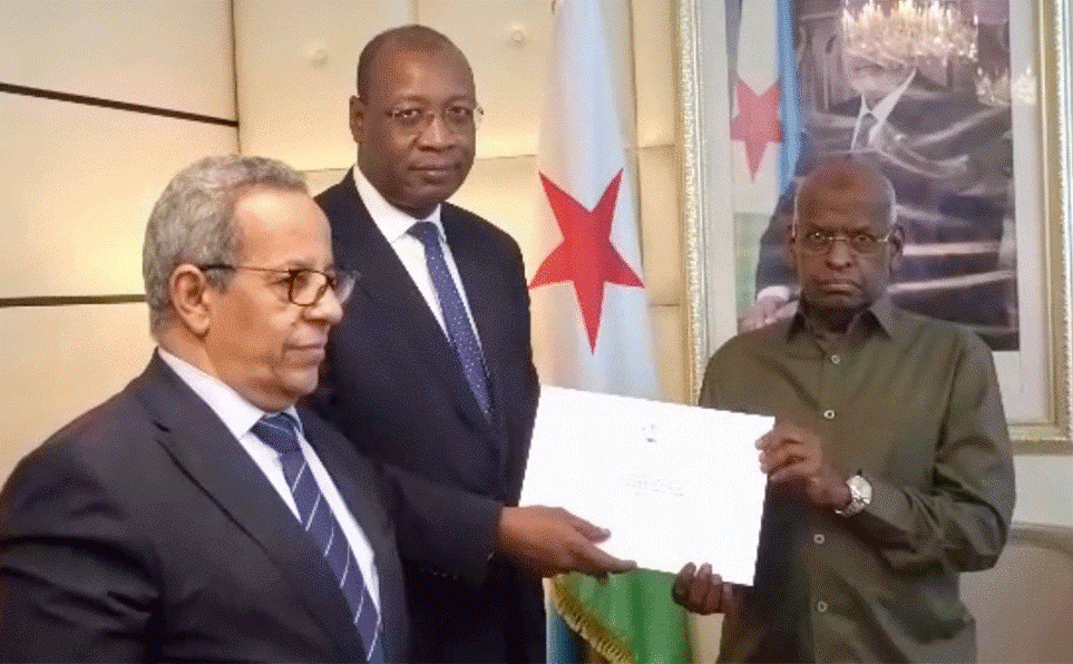 وزير التنمية الحيوانية يسلم الوزير الأول الجيبوتي رسالة من الرئيس ولد الغزواني إلى نظيره الجيبوتي