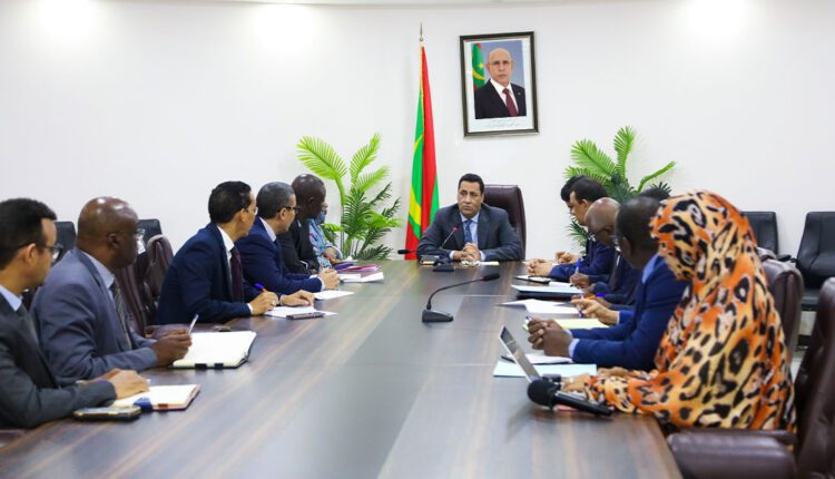 الوزير الأول يترأس اجتماع اللجنة الوزارية المكلفة بمتابعة اكتتاب 3000 موظف ومتعاقد لصالح الدولة