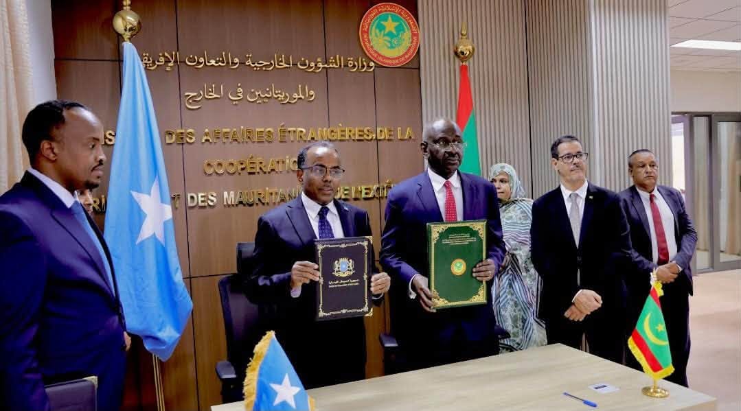 وزير الشؤون الخارجية يلتقي نظيره الصومالي ويوقعان اتفاقية تعاون ومذكرتي تفاهم