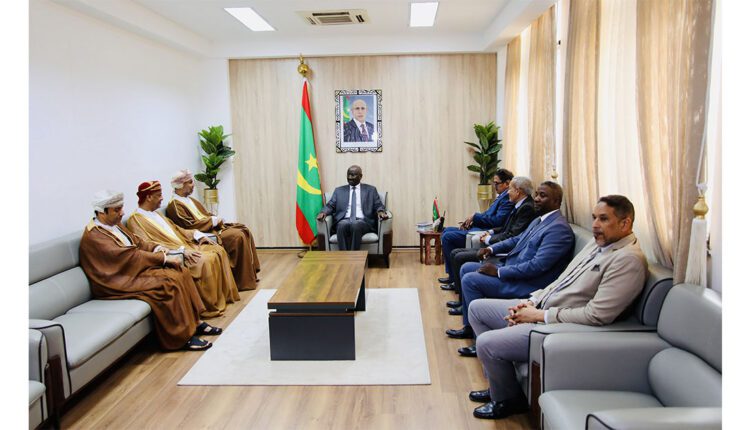 وزير الخارجية الموريتاني يبحث مع وفد من غمان التعاون بين موريتانيا وعمان وسبل تعزيزها وتطويرها