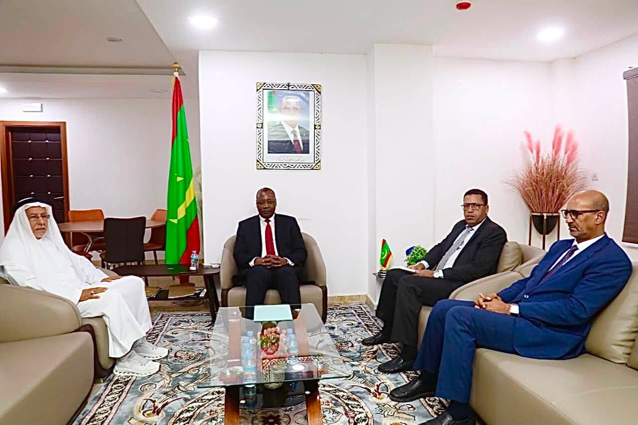 وزير التنمية الحيوانية سيد أحمد ولد محمد وزير الزراعة وكالة يلتقي الأمين العام لجائزة خليفة الدولية لنخيل التمر والإبتكار الزراعي بالامارات