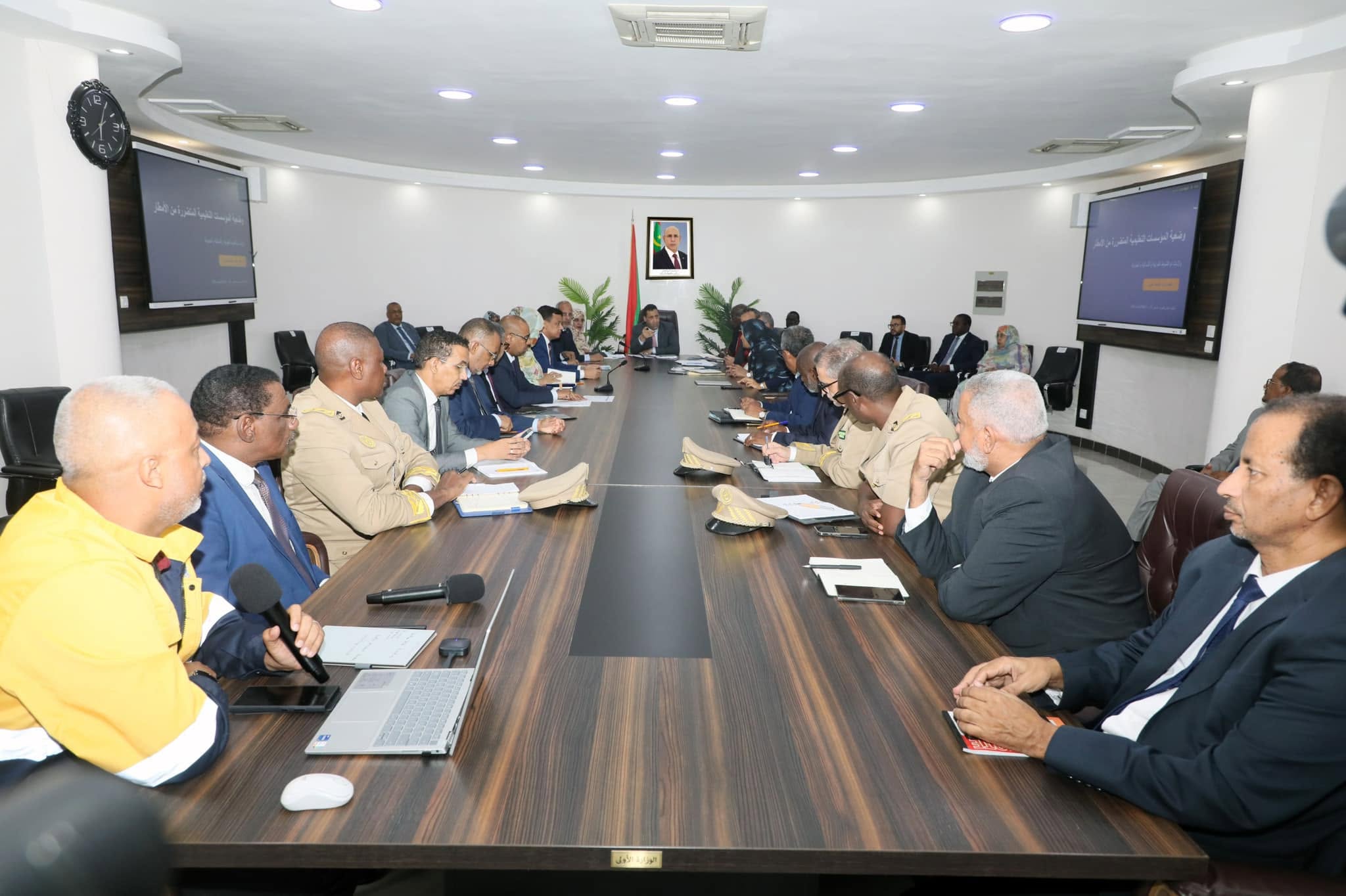 الوزير الأول يترأس اجتماع اللجنة الوزارية المكلفة بمتابعة التحضير لافتتاح السنة الدراسية 2026-2027