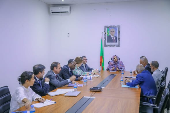 وزيرة المياه آمال بنت مولود تبحث مع وفد فرنسي محفظة المشاريع المائية الممولة من الوكالة الفرنسية للتنمية في موريتانيا ومستويات تقدم تنفيذها