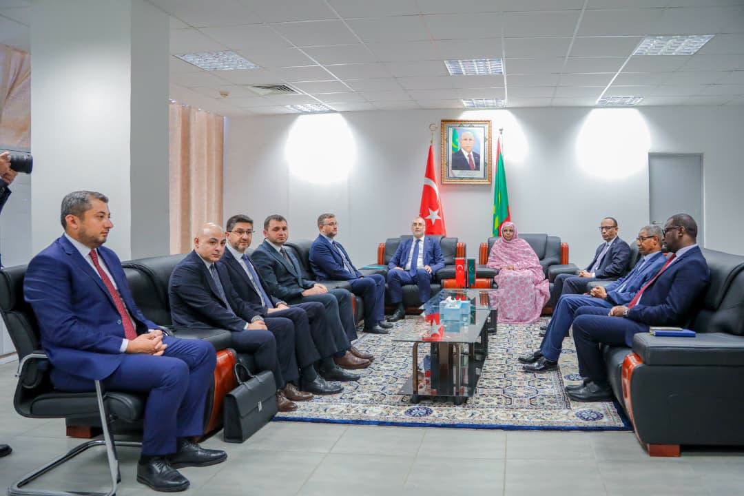 وزيرة الوظيفة العمومية والعمل مريم بنت بيجل تبحث مع وفد تركي أوجه التعاون والعلاقات المشتركة بين موريتانيا وتركيا
